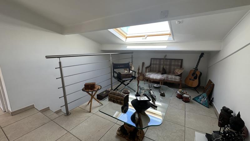 Maison - 220 m² - 10 pièces