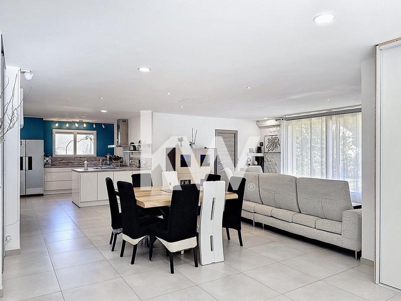 Maison - 245 m² - 8 pièces