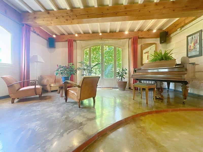 Maison - 240 m² - 6 pièces