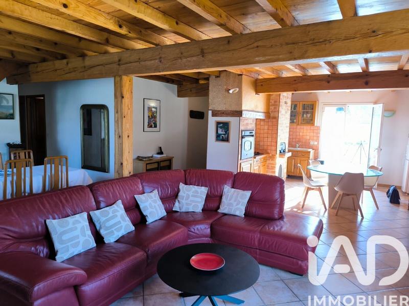 Maison - 207 m² - 9 pièces