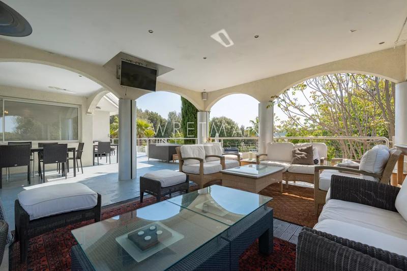 Villa - 630 m² - 10 pièces