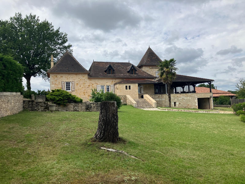 Maison - 220 m² - 8 pièces