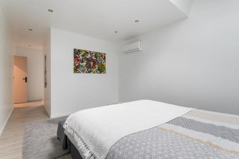 Maison - 285 m² - 12 pièces