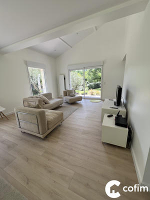 Maison traditionnelle - 150 m² - 6 pièces