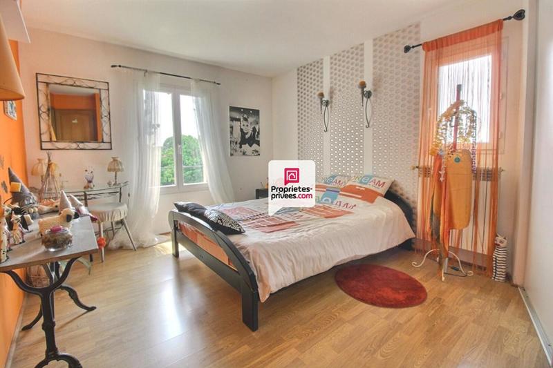 Maison - 230 m² - 8 pièces