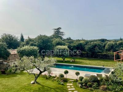 Maison - 240 m² - 7 pièces