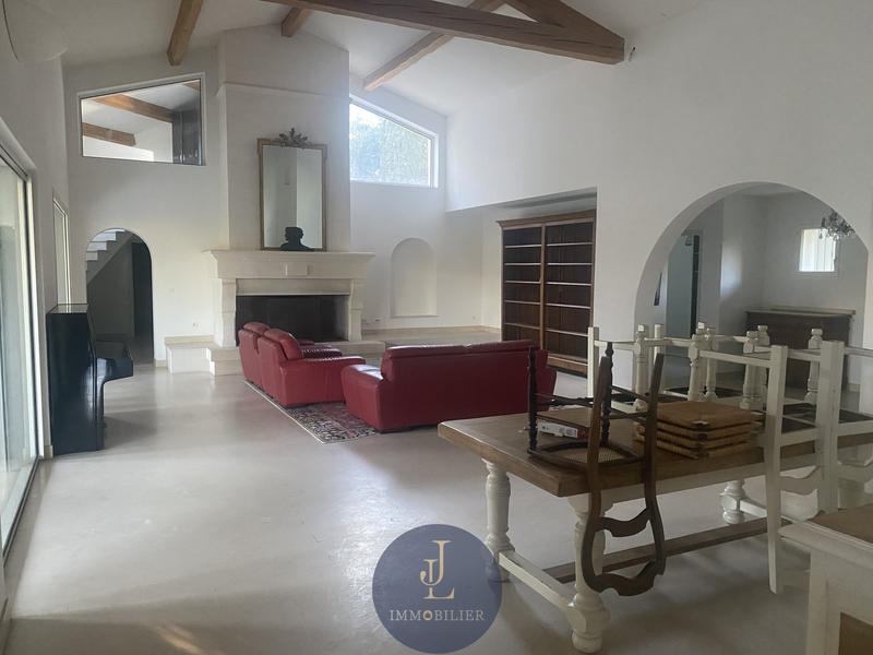 Villa - 260 m² - 6 pièces