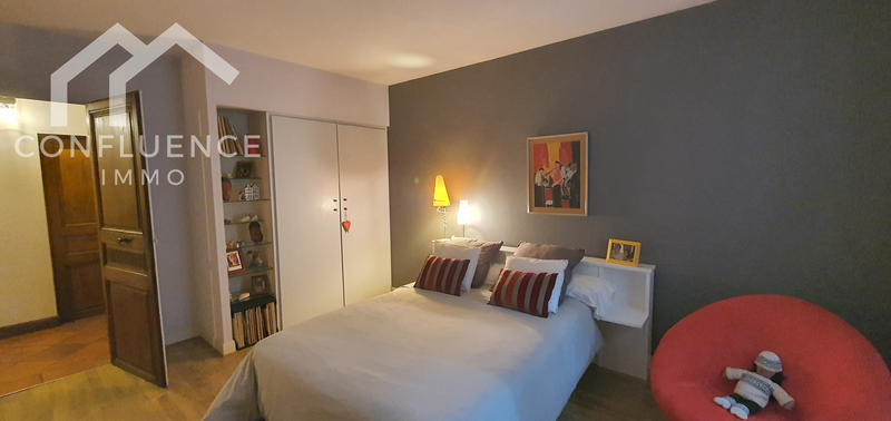 Maison - 270 m² - 9 pièces