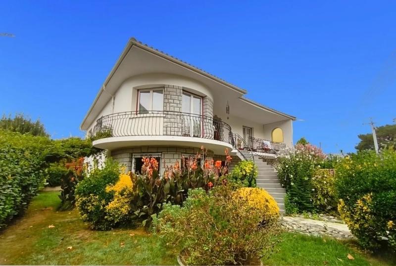 Propriété - 277 m² - 6 pièces