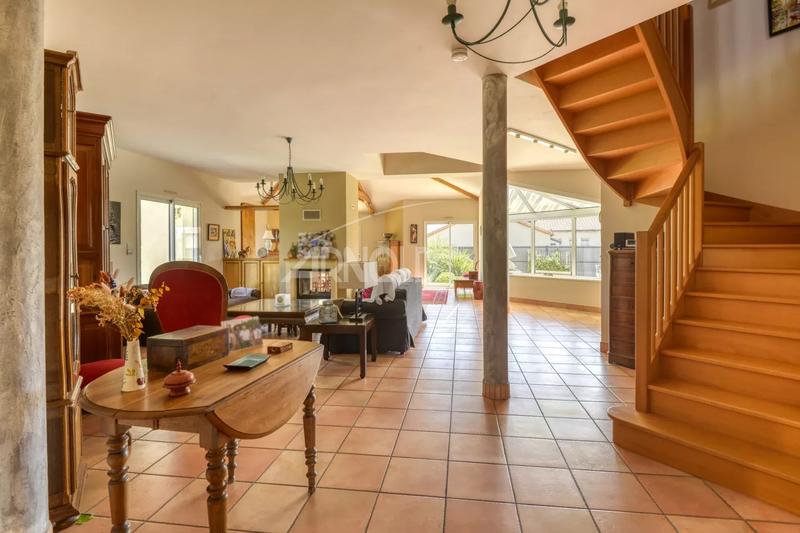 Maison - 236 m² - 8 pièces