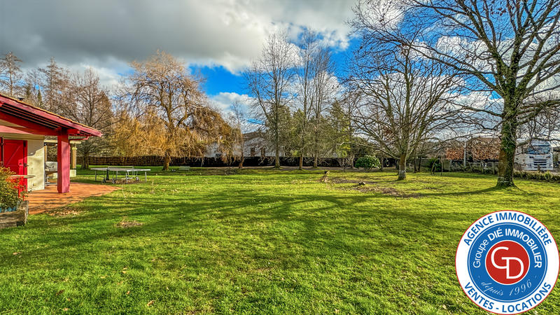 Maison - 207 m² - 8 pièces