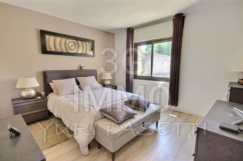 Propriété - 210 m² - 7 pièces