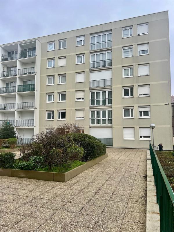 Appartement - 98 m² - 7 pièces