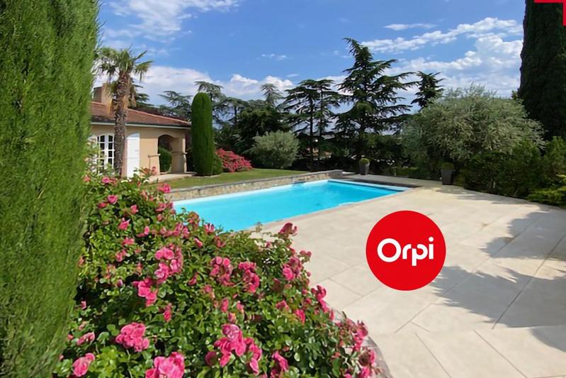 Propriété - 284 m² - 7 pièces