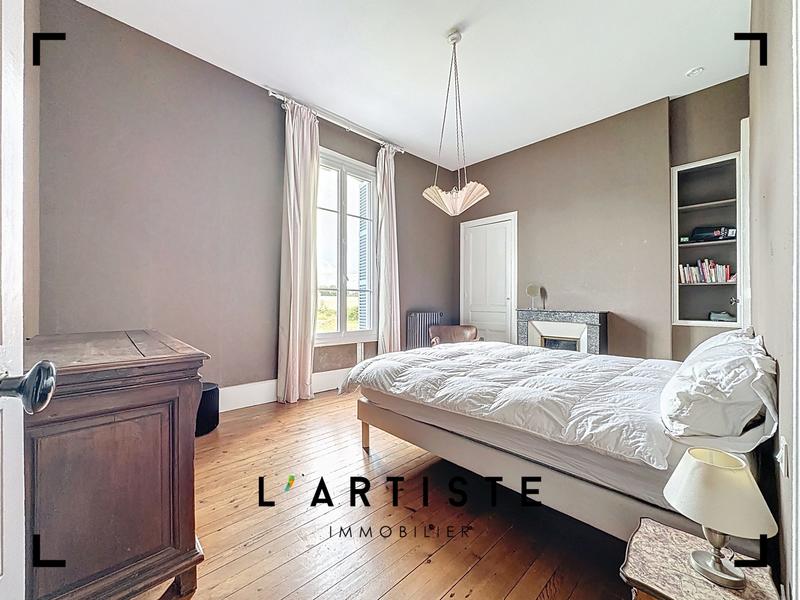 Maison - 353 m² - 11 pièces