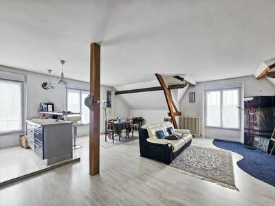 Maison - 260 m² - 10 pièces