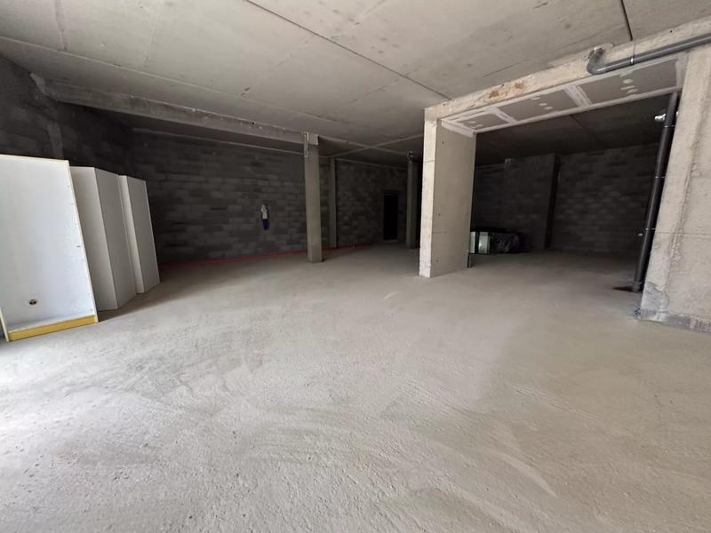 Local commercial - 142 m² - 1 pièce