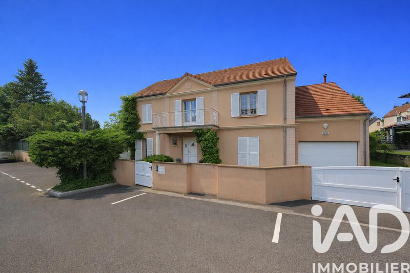 Maison - 182 m² - 7 pièces