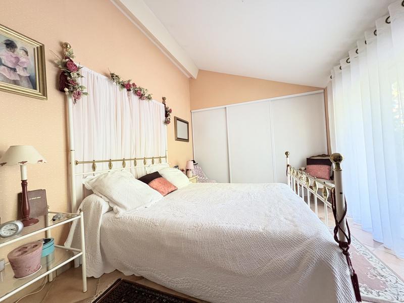 Maison - 326 m² - 10 pièces