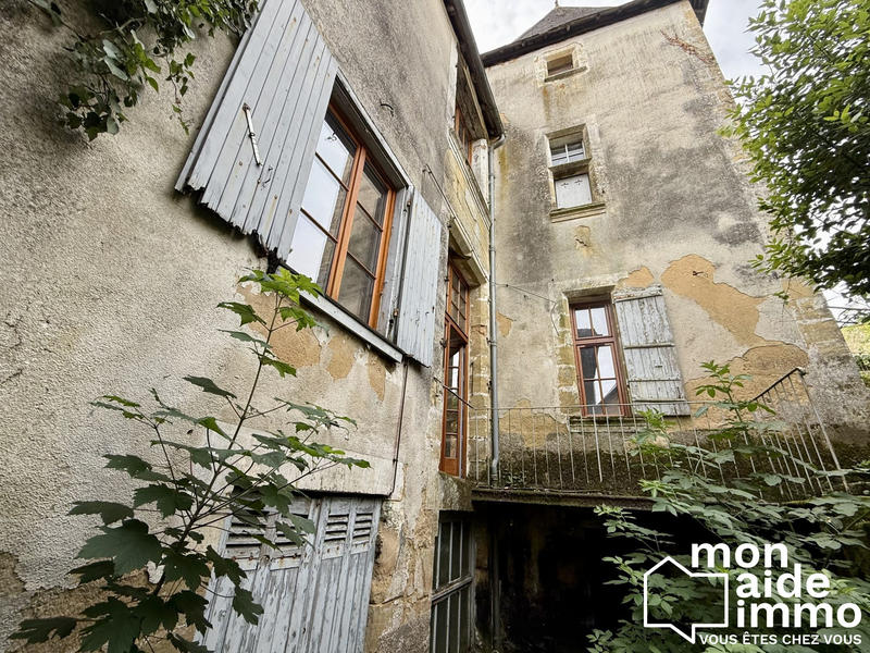 Maison - 300 m² - 12 pièces