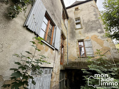 Maison - 300 m² - 12 pièces