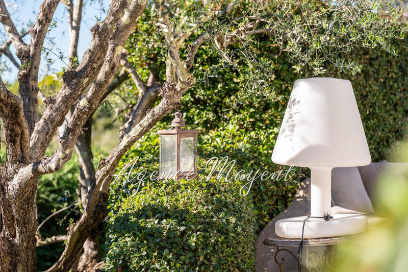 Maison - 220 m² - 5 pièces