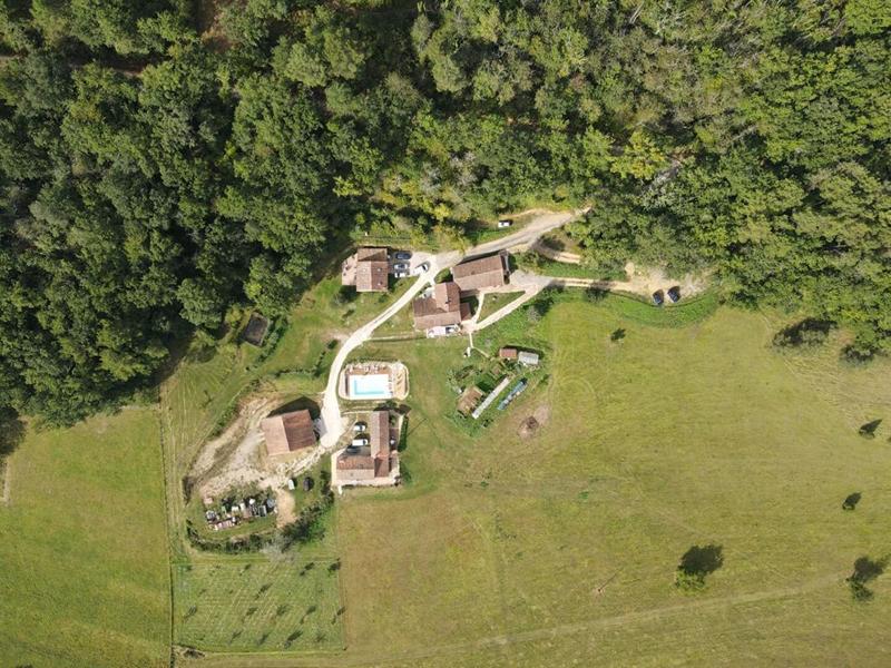 Propriété - 538 m² - 24 pièces