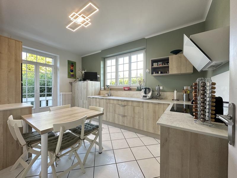 Maison - 260 m² - 11 pièces