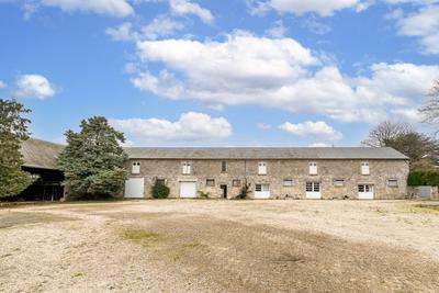 Maison - 355 m² - 13 pièces