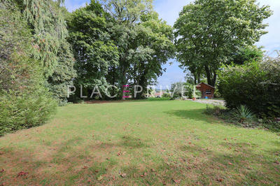 Maison - 435 m² - 16 pièces