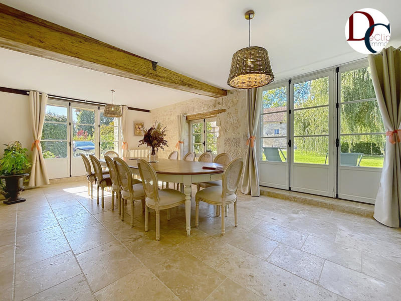 Maison - 405 m² - 11 pièces