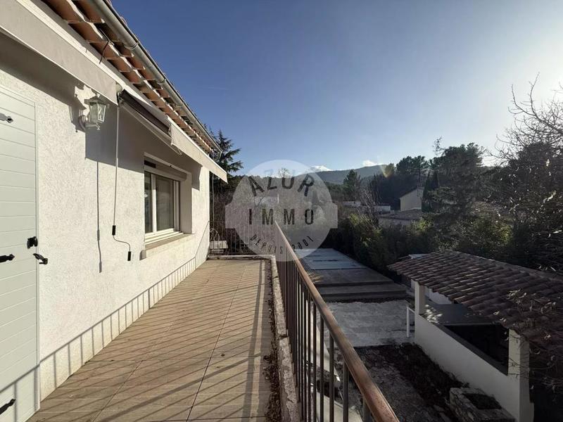 Maison - 197 m² - 7 pièces