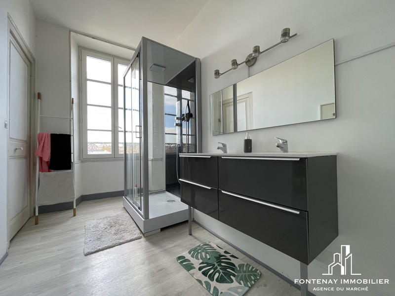 Maison - 299 m² - 9 pièces