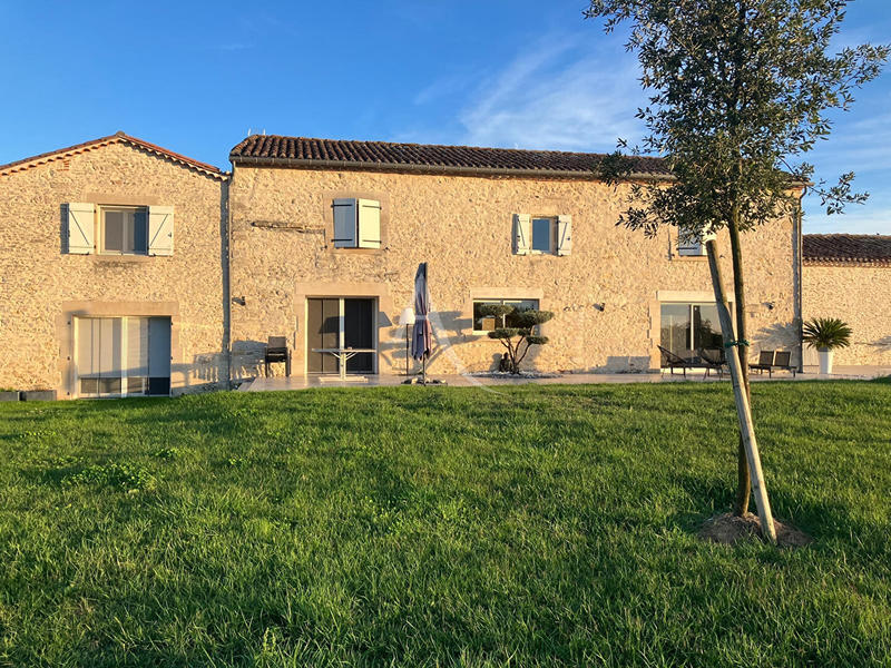 Maison - 323 m² - 5 pièces