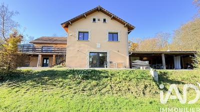 Maison - 290 m² - 9 pièces