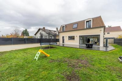 Maison - 168 m² - 8 pièces