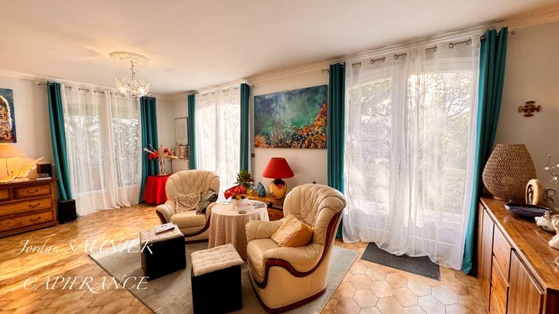 Maison - 253 m² - 8 pièces