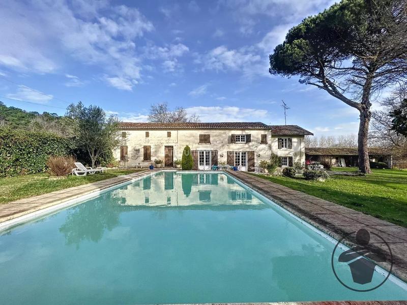 Maison - 195 m² - 5 pièces