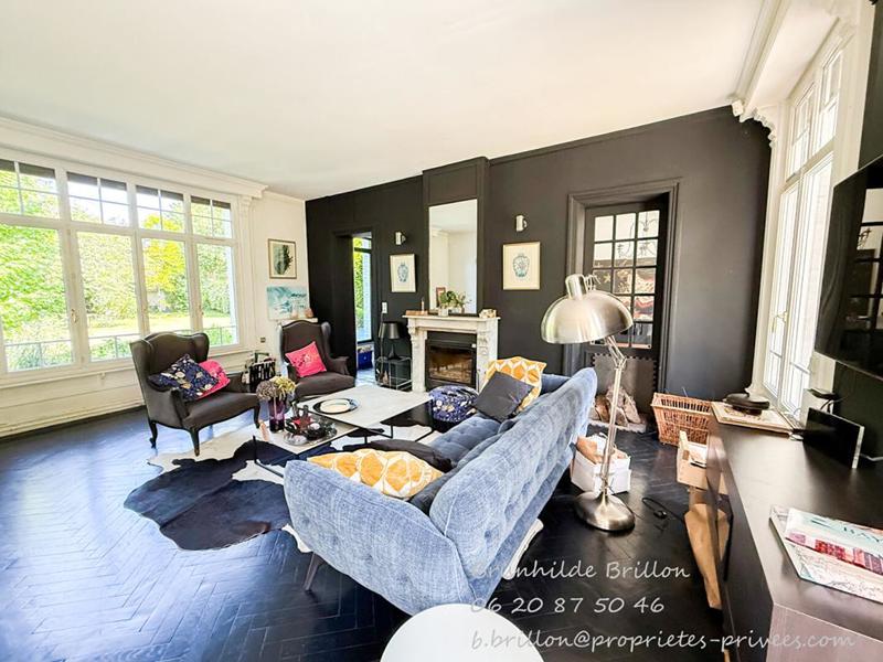 Maison - 215 m² - 9 pièces