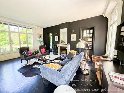 Maison - 215 m² - 9 pièces