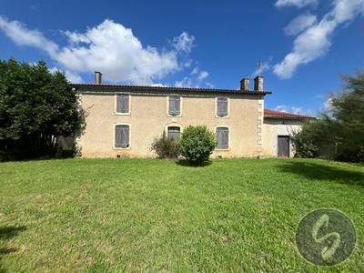 Maison - 214 m² - 7 pièces