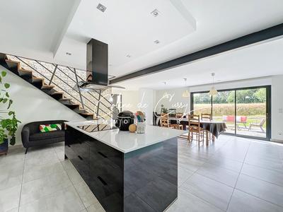 Maison - 176 m² - 6 pièces
