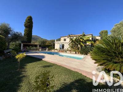 Maison - 210 m² - 8 pièces