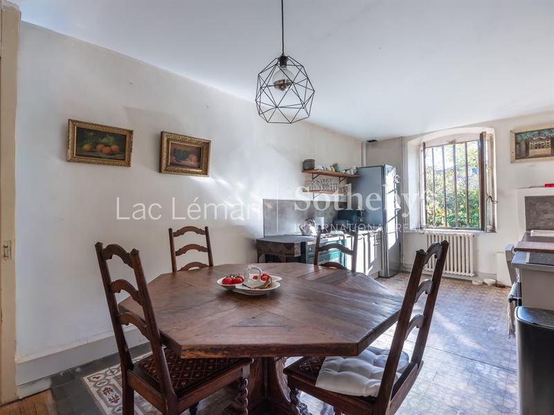 Maison - 1 131 m² - 15 pièces