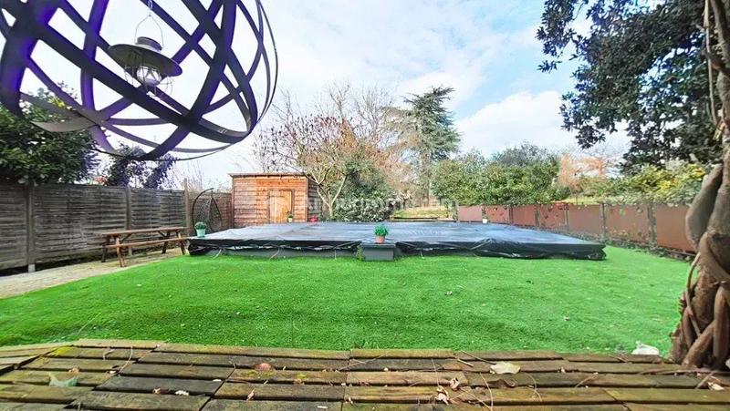 Maison - 335 m² - 6 pièces