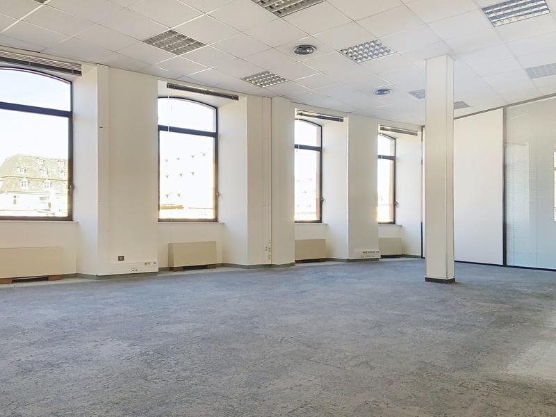 Local d'activités - 266 m² - 9 pièces