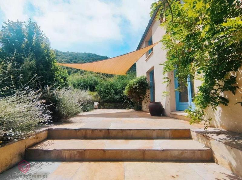 Propriété - 207 m² - 12 pièces