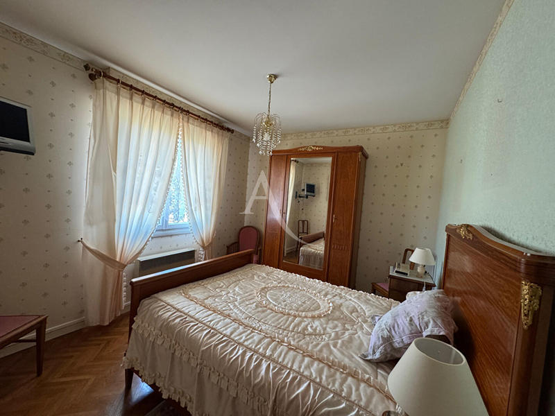 Maison - 200 m² - 8 pièces