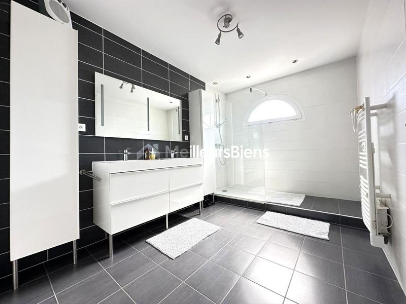 Propriété - 115 m² - 5 pièces