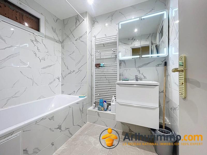 Maison - 225 m² - 10 pièces